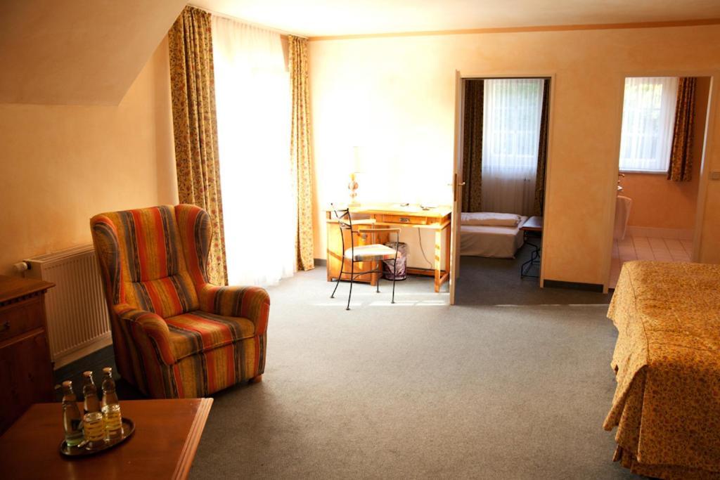 Landgasthof & Hotel Jagdhof Stralsund Habitación foto
